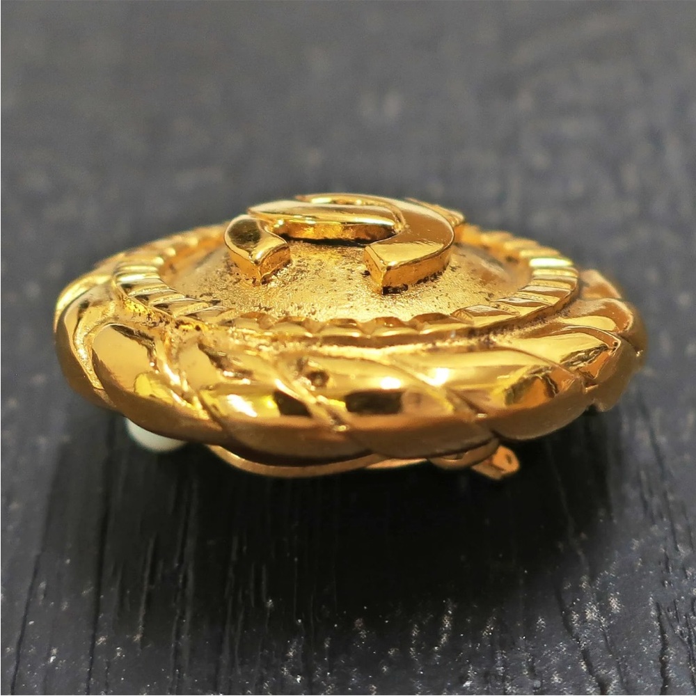 💎 Large CHANEL CC Gold tone logo large Vintage Clip on Earrings - Picture 2 of 10